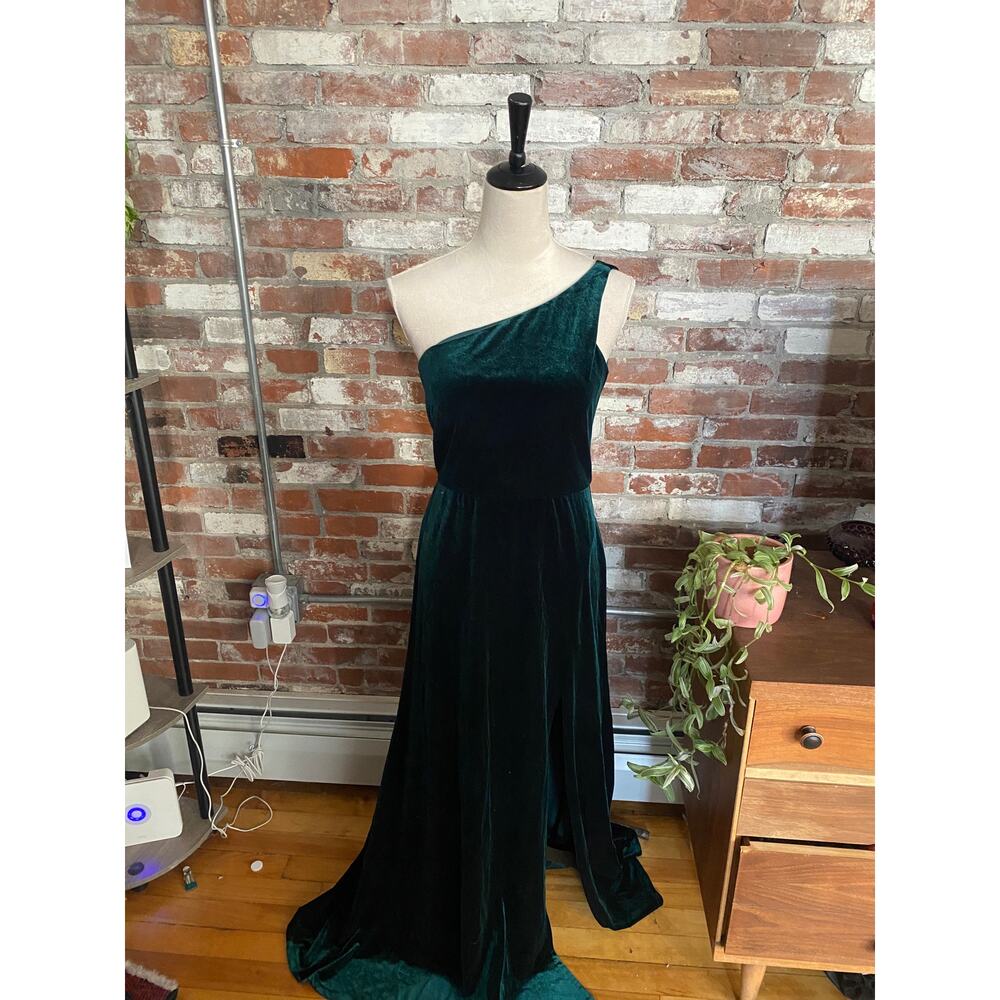 Jenny Yoo Cybill One Shoulder Dress with Slit in Emerald Green Size 8 - Picture 4 of 11